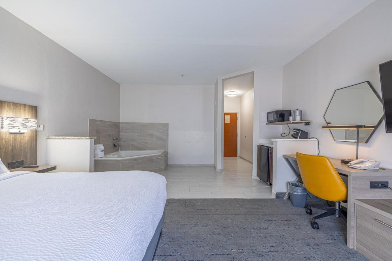 Hotel Express & By Ihg College Station