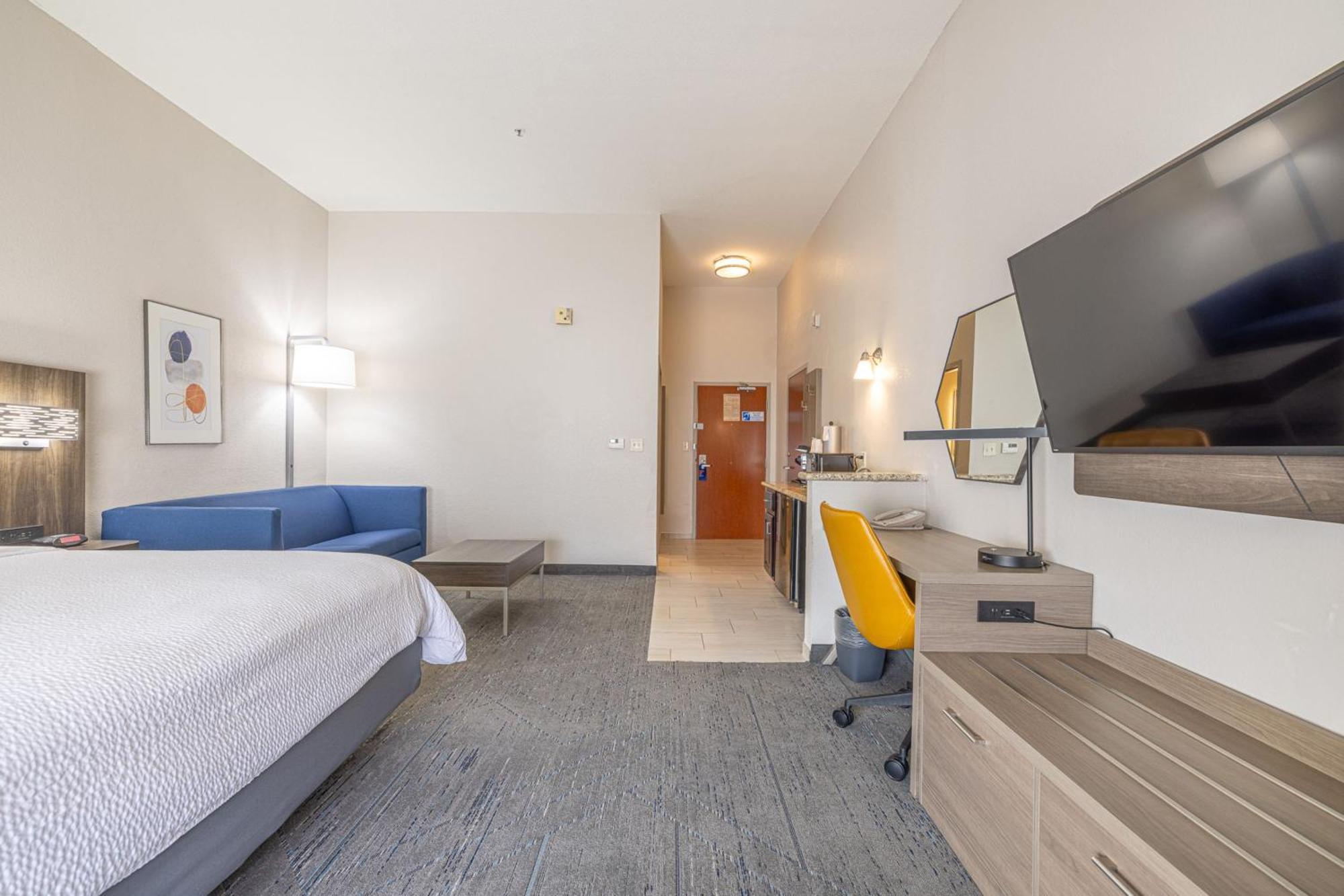 Express & By Ihg 3*