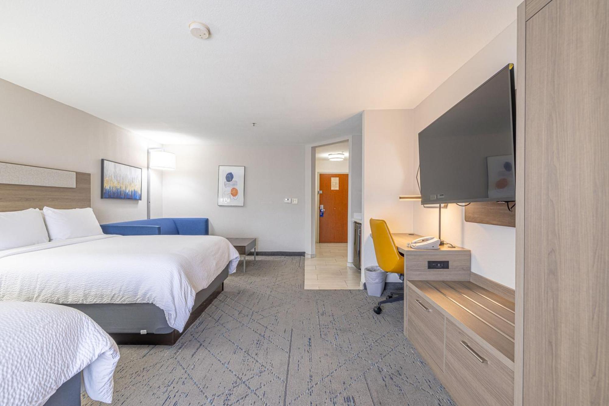 Hotel Express & By Ihg 3*