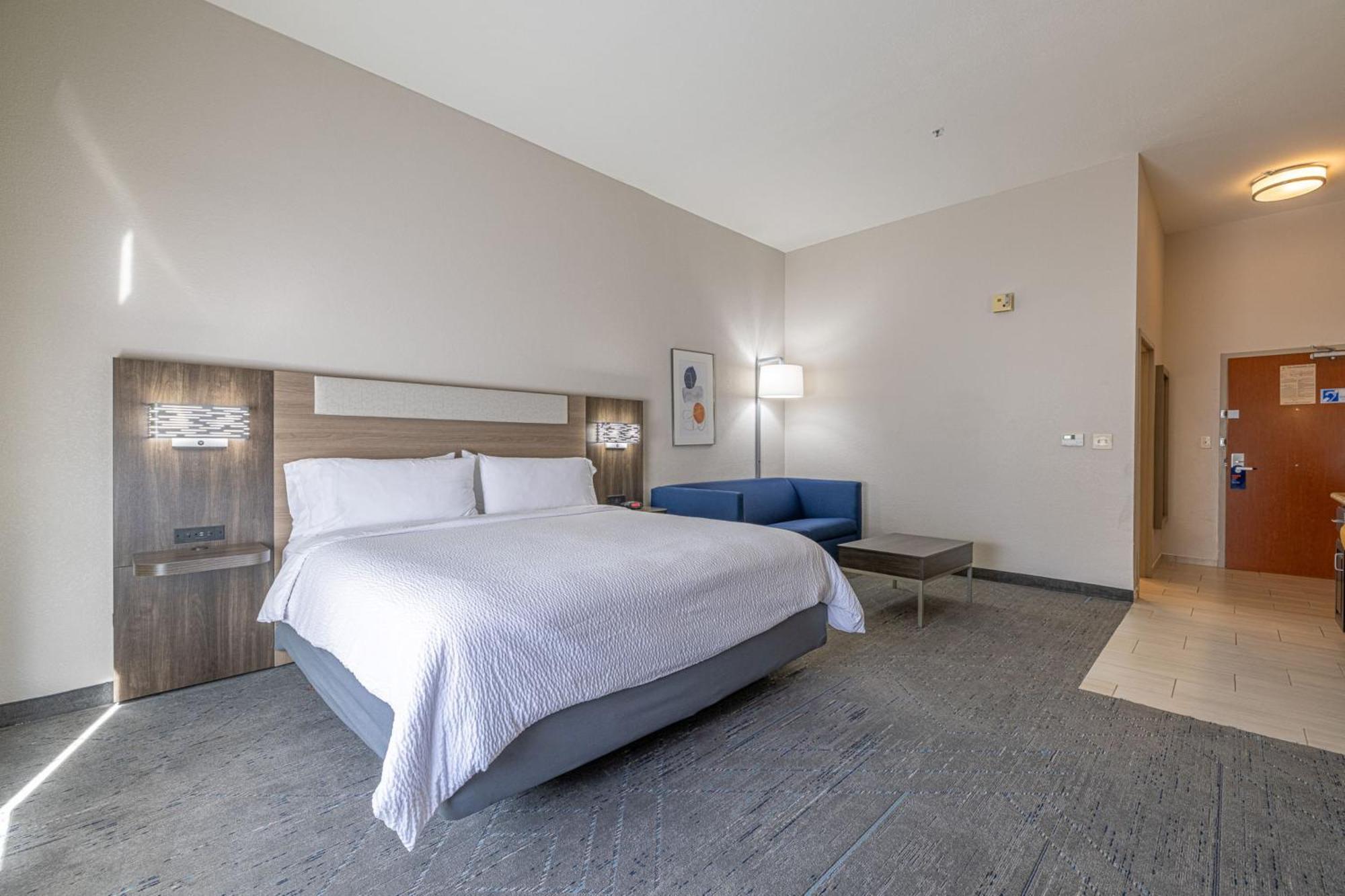 Hotel Express & By Ihg 3*