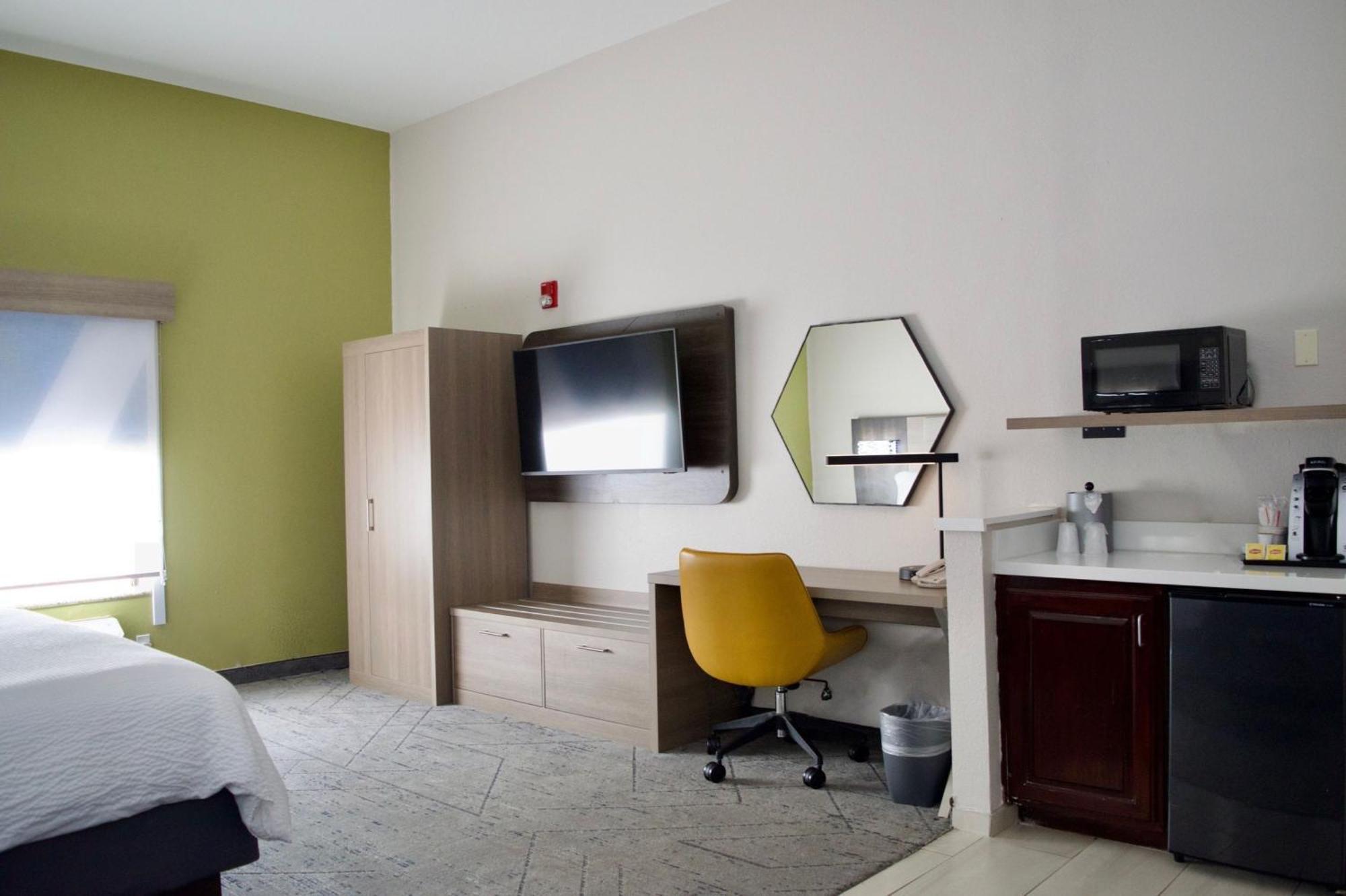 Express & By Ihg Hotel