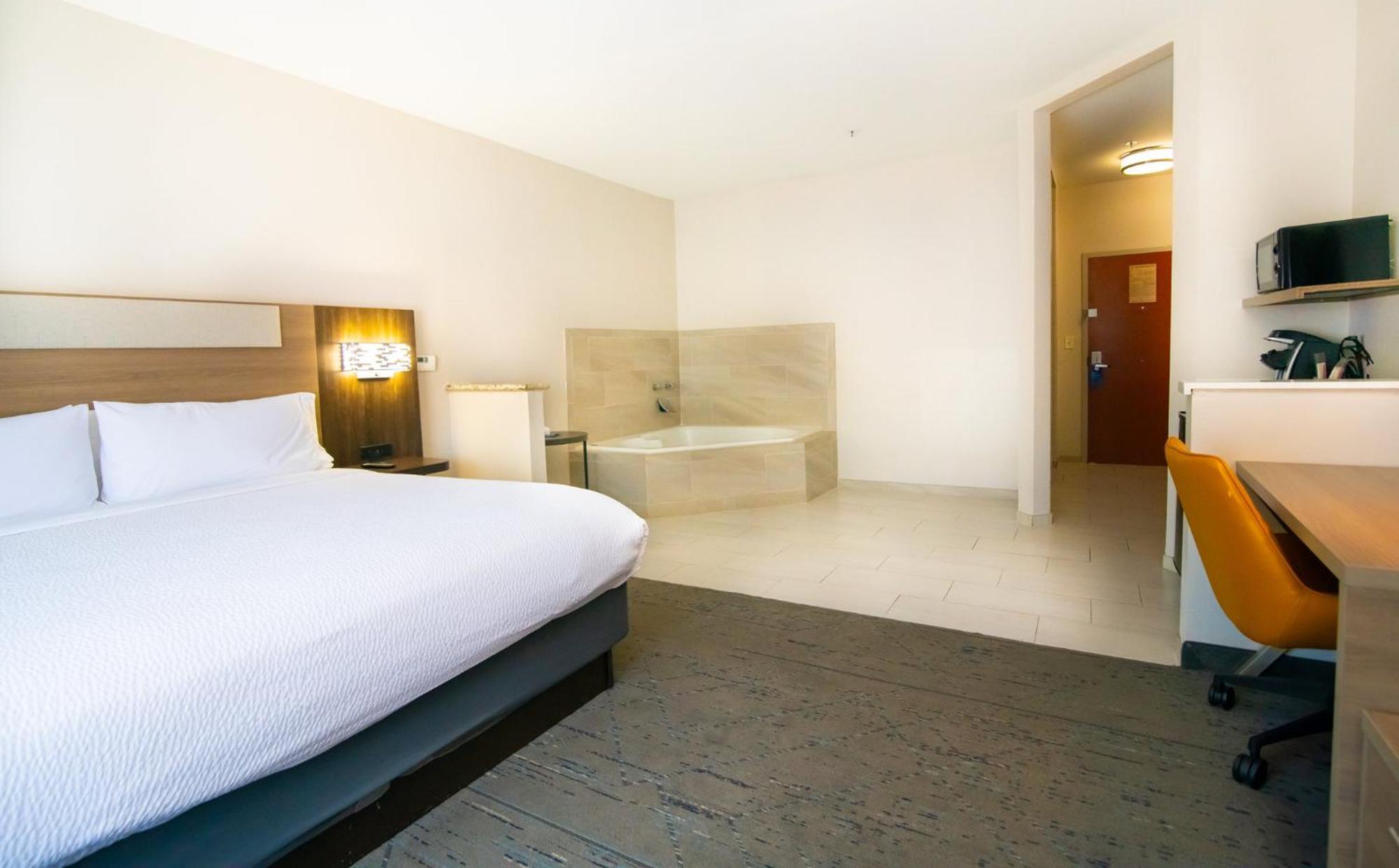 Express & By Ihg Hotel 3*