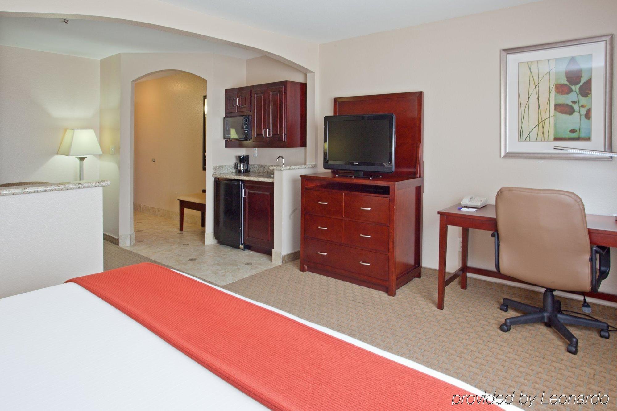 Hotel Express & By Ihg 3*