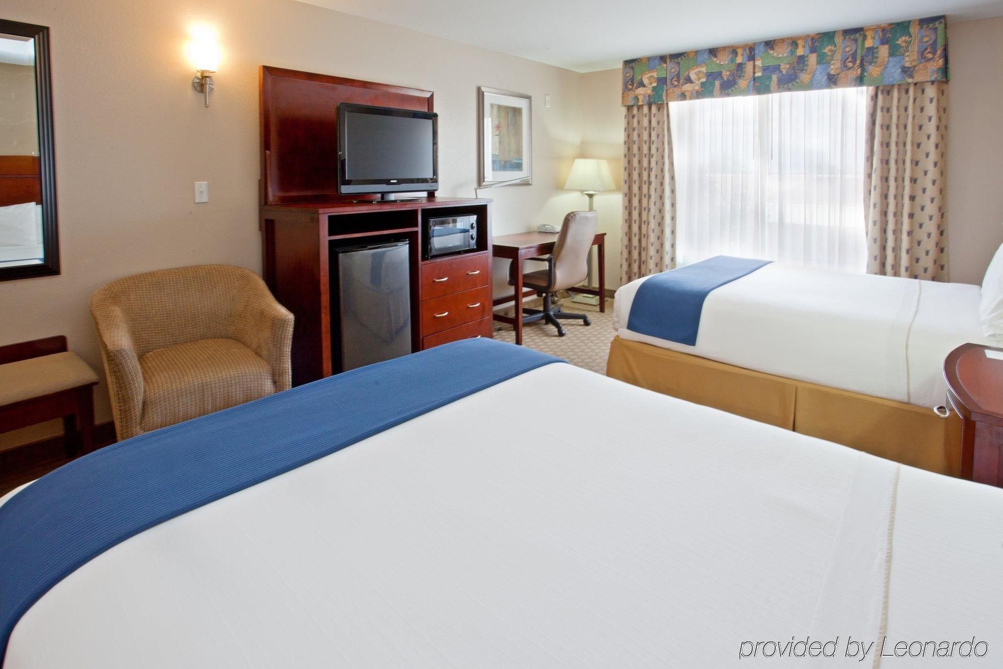 Express & By Ihg 3*