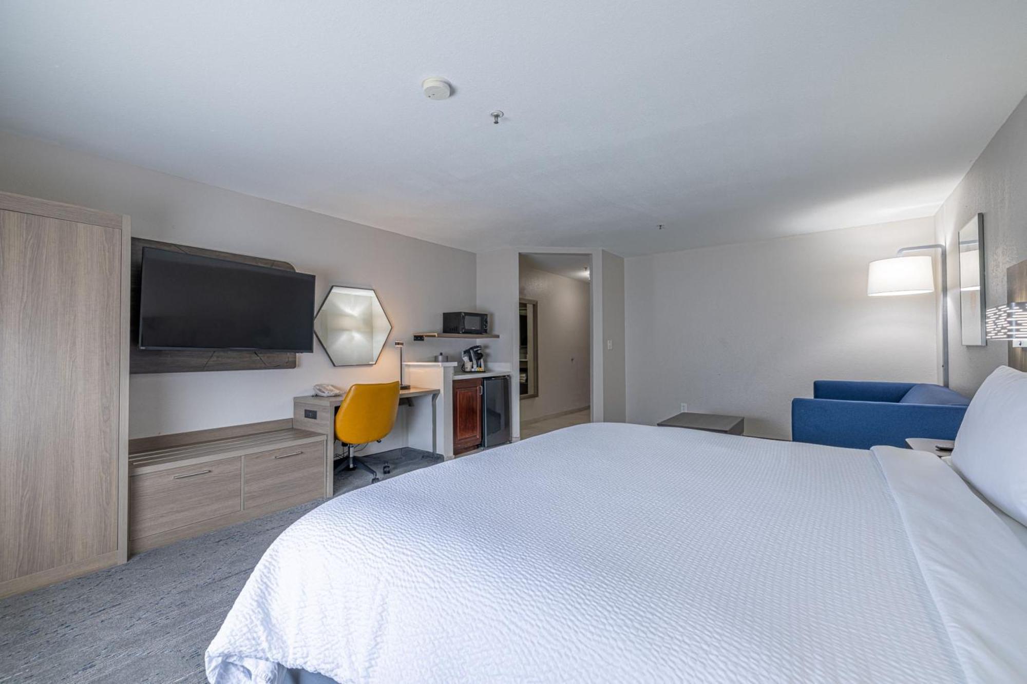 Hotel Express & By Ihg